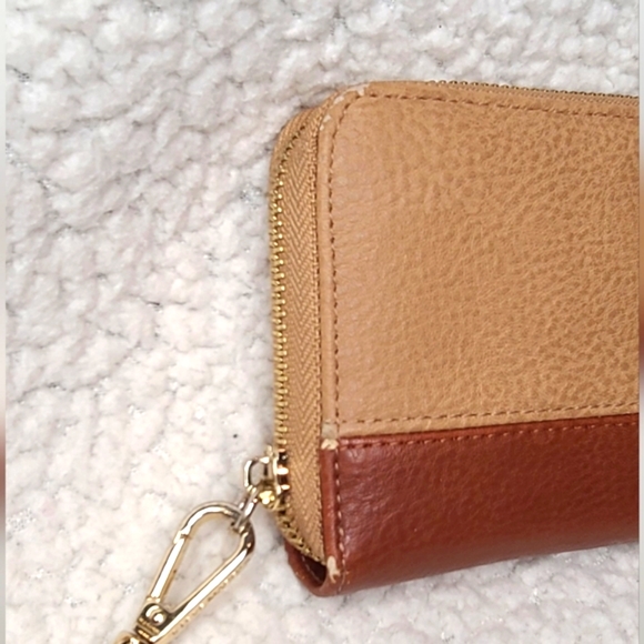 Steve Madden Leather Wallet with Wrist Strap - Picture 5 of 11